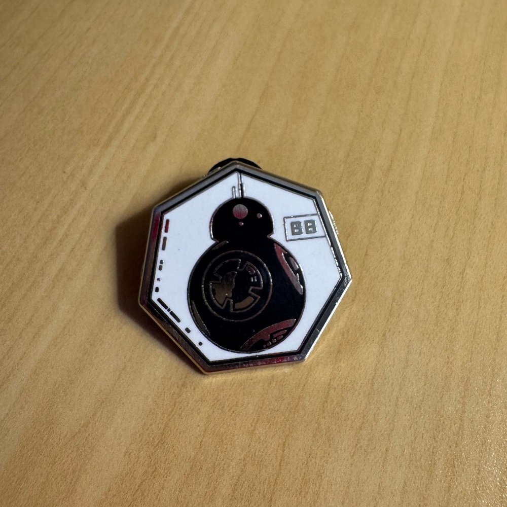 Disney Pins - BB-8 Star Wars Galaxy’s Edge Droid Depot Mystery Pin Series 2019
